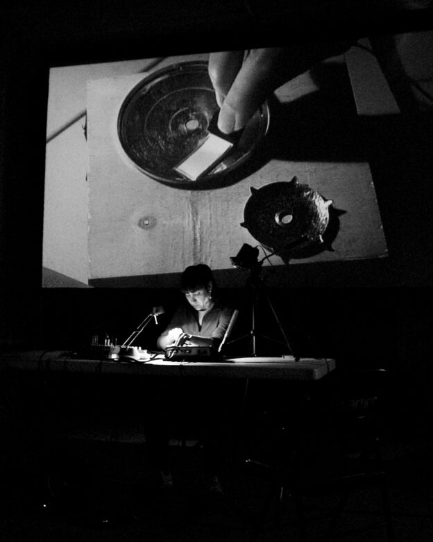 Send & Receive (Winnipeg ,2009) Magali Babin